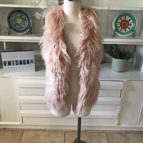 Boutique Jackets & Blazers - Pink shaggy faux fur vest